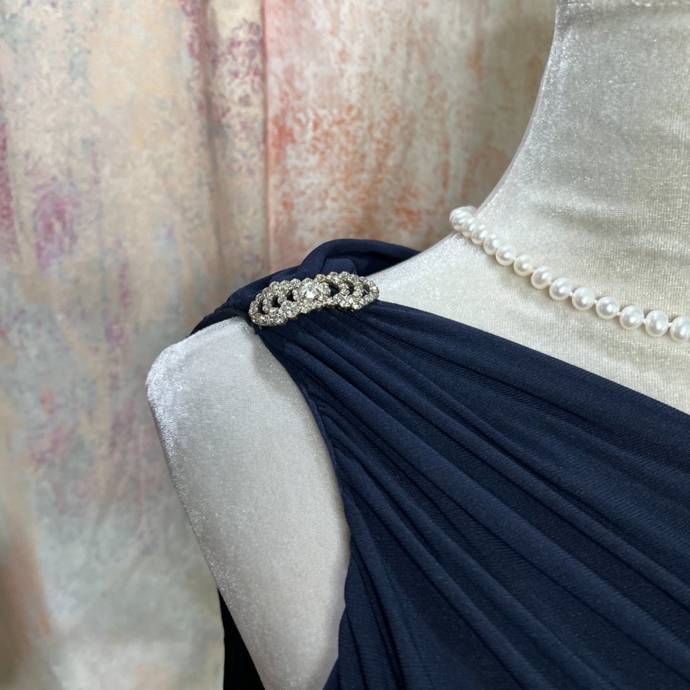 Betsy & Adam Elegant Form-Fitting Single-Shoulder… - image 4